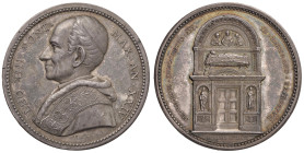 Leone XIII (1878-1903). Medaglia 1901 a.XXIV. Prospetto del monumento sepolcrale di Innocenzo III in San Giovanni Laterano. Opus: Bianchi. AG (g 33,94...