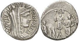 (62 a.C.). Gens Aemilia. Denario. (Bab. 10) (Craw. 415/1). Reverso algo desplazado. Ex Áureo & Calicó 11/12/2014, nº 2069. 3,86 g. MBC+/MBC.