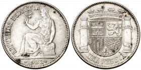 1933*34. II República. 1 peseta. (Cal. 1). 4,96 g. Reverso girado 15 grados. Manchitas. EBC-.