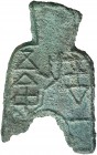 (400-300 a.C.). China. Dinastía Chou. Moneda azada. (D.H. 3.8) (Schjöth 2). 11,34 g. AE. Inscripción invertida. Buen ejemplar. Rara. MBC+.