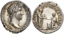 (136 d.C.). Adriano. Denario. (Spink 3534 var) (S. 1247) (RIC. 324). 3,40 g. EBC.