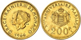 1966. Mónaco. Rainiero III. 200 francos. (Fr. 32) (Kr. UWC. M2). 31,99 g. AU. 10º Aniversario de Boda. EBC.