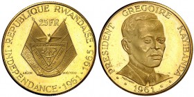 1965. Ruanda. 25 francos. (Fr. 3) (Kr. 2). 7,52 g. AU. Acuñación de 4000 ejemplares. Escasa. Proof.