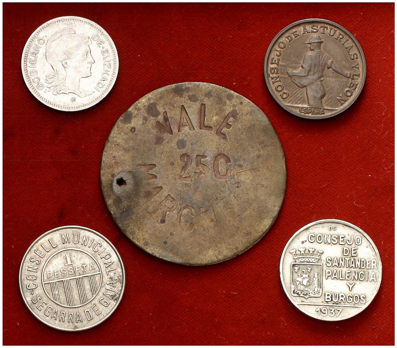 Lote de 5 monedas de la Guerra Civil, incluye 25 céntimos de Marchena con perfor...
