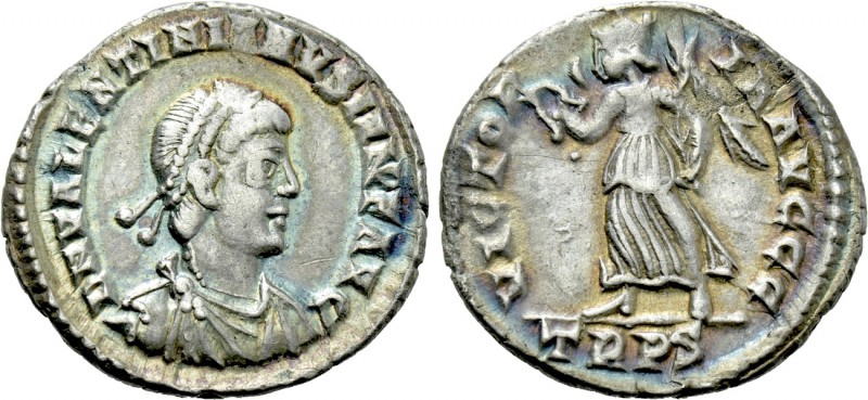 VALENTINIAN II (375-392). Siliqua. Treveri. 

Obv: D N VALENTINIANVS IVN P F A...