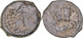 Judea. Agripa I. Prutah. AE. (37-44 d.C.). A/Sombrilla y ley. R/Tres espigas y ley. 2.72g. Hendin 553. MBC-.
