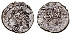 Julia. Denario. AR. Roma. (141 a.C.). A/Cabeza de Roma a der., detrás XVI. R/Los Dioscuros a caballo a der., encima entrellas, debajo L· IVLI y en exe...