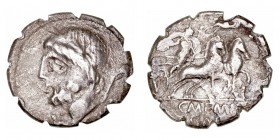 Memmia. Denario. AR. Roma. (106 a.C.). A/Cabeza de Júpiter a izq., detrás (ROMA). R/Venus en biga a der., coronada por Cupido, en exergo (L·C· MEMIES ...