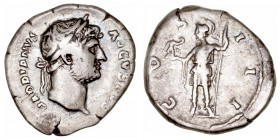 Adriano. Denario. AR. (117-138). R/COS. III. Roma a izq. portando una Victoria. 3.34g. RIC.-. MBC-.