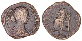 Lucila, esposa de L. Vero. Sestercio. AE. R/IVN(ONI REGI)NAE. S.C. Juno sedente a la izq. 23.43g. RIC.1747. Pátina negra. BC.
