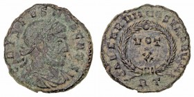 Crispo. Follis. AE. Roma. (317-326). R/Corona de laurel, dentro VOT X, alrededor CAESAR NOSTRORVM, en exergo RT. 2.63g. RIC.240. Muy escasa. MBC-.
