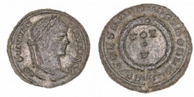 Constantino II. Follis. AE. Siscia. (317-337). R/Corona de laurel, dentro VOT. V, alrededor CAESAR NOSTRORVM, en exergo ESIS. 3.38g. RIC.157. Muy esca...