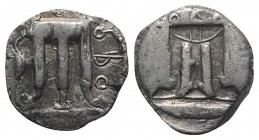 Bruttium, Kroton, c. 480-430 BC. AR Stater (20mm, 7.57g, 5h). Tripod, legs terminating in lion's feet; to l., stork standing r. R/ Incuse tripod. HNIt...