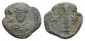 Justinian I (527-565). Æ 10 Nummi (17.5mm, 4.75g). Rome or Ravenna, 547-549. Helmeted and cuirassed facing bust, holding globus cruciger and shield. R...