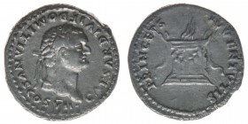 ROM Kaiserzeit Domitianus als Caesar 80-81

Denar
CAESAR DIVI F DOMITIANVS COS VII / PRINCEPS IVVENTVTIS
Girlandengeschmückter Altar
RIC 266, 2,62 Gra...