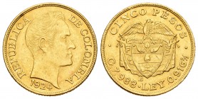 Colombia. 5 pesos. 1924. Bogotá. B. (Km-201.1). (Fr-115). Au. 8,05 g. Golpecito en anverso. EBC+. Est...260,00.
