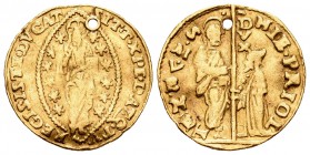 Italia. Gerolamo Priuli. Zecchino. (1559-1567). Venecia. (Fried-1257). Au. 3,39 g. Agujero. MBC. Est...200,00.