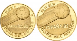 Medallas. 1982. Au. Dos medallas Sedes de la Copa del Mundo España 82. 17,47 y 10,46 gr. Diametro 32 y 28 mm.. PROOF. Est...750,00.