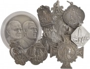 Medalhas - Lote (9 medalhas)
Lote (9 medalhas) Prata - Religiosas com destaque para a medalha de S.S. João Paulo II e D. António Ribeiro 1982, escult...