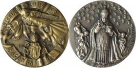 Medalhas Lote (2 medalhas)
Lote (2 medalhas) - Prata e Bronze - 1963 - Victorino Perdigão - João XXIII 1958-1963. 80mm. Prata - 321g BELAS