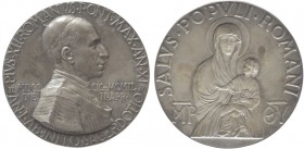 Medalhas - Pius XII
Prata - ND - Pivs XII Romanvs.Pont.Max.AN.XI. 60mm. 71g. c/ Estojo. MBC