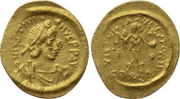 JUSTINIAN I (527-565). GOLD Tremissis. Constantinople.