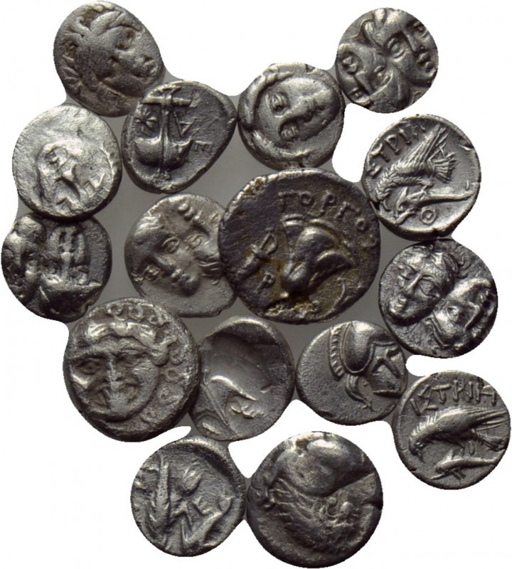 16 Greek silver coins. 

Obv: .
Rev: .

. 

Condition: See picture.

We...