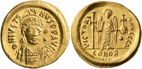Justin I, 518-527. Solidus (Gold, 20 mm, 4.51 g, 7 h), Constantinopolis, 519-527. D N IVSTINVS P P AVG Pearl-diademed, helmeted and cuirassed bust of ...
