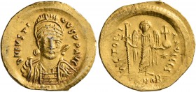 Justin I, 518-527. Solidus (Gold, 22 mm, 4.44 g, 7 h), Constantinopolis, 519-527. D N IVSTINVS P P AVG Pearl-diademed, helmeted and cuirassed bust of ...