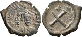 Phocas, 602-610. Dekanummium (Bronze, 20 mm, 2.60 g, 12 h), Constantinopolis. δ m FO-CA PЄRP Crowned, draped and cuirassed bust of Phocas facing. Rev....