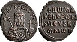 Constantine VII Porphyrogenitus, with Romanus I, 913-959. Follis (Bronze, 28 mm, 6.16 g, 6 h), Constantinopolis, 931-944. +RωmAҺ' bASILЄVS' Rωm' Facin...