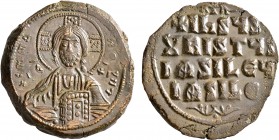 Anonymous Folles, time of Basil II & Constantine VIII, circa 976-1025. Follis (Bronze, 28 mm, 11.54 g, 6 h), Class A2, Constantinopolis. +ЄMMANOVHΛ Ni...