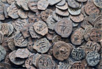 A lot containing 140 bronze coins. All: Arab-Byzantine. Fine to very fine. LOT SOLD AS IS, NO RETURNS. 140 coins in lot.


From a collection of Ara...