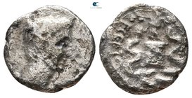Augustus 27 BC-AD 14. Uncertain Italian mint. Quinar AR