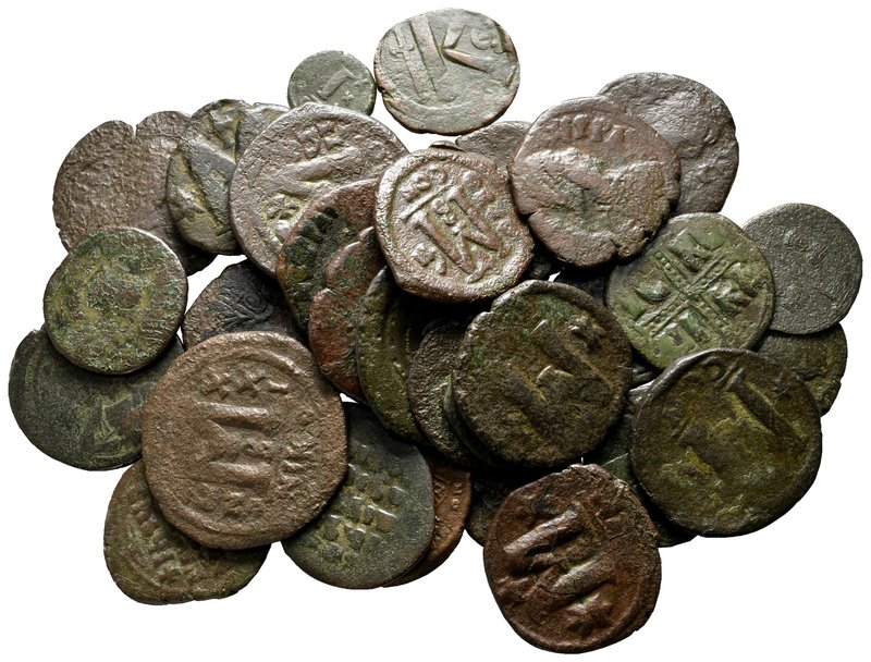 Lot of ca. 30 byzantine bronze coins / SOLD AS SEEN, NO RETURN! 

nearly very ...