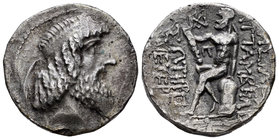Characene. Attambelos II. Tetradracma. 17-8 a.C. (BMC-1v). Anv.:  Busto diademado del rey a derecha. Rev.: Heracles desnudo, sentado a izquierda, con ...