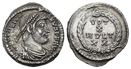 Juliano II. Siliqua. 361-2 d.C. Arles. (Spink-19126). (Ric-p. 228, 309-12). Rev.:  VOT / X / MVLT / XX. Leyenda en cuatro líneas rodeada de corona de ...