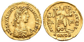 Valentiniano III. Sólido. 440-55 d.C. Roma. (Spink-21264). (Ric-2010). Rev.: VICTORIA AVGG / RM / CONOB. Valentiniano vestino de militar de frente con...