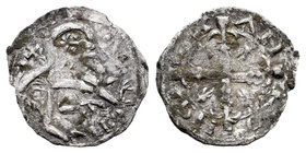 Reino de Castilla y León. Alfonso IX (1188-1230). Óbolo. (Bautista-233). Ve. 0,37 g. Glóbulo como marca de ceca delante de león. Rara. MBC. Est...500,...