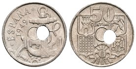 Estado Español (1936-1975). 50 céntimos. 1949*19-56. Madrid. (Cal-109 variante). Cu-Ni. 4,10 g. Agujero central desplazado. EBC+. Est...30,00.