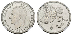 Juan Carlos I (1975-2014). 5 pesetas. 1975*80. Madrid. (Cal-124). Cu-Ni. Error del mundial. Encapsulada por Nn-coins como MS 63. Escasa. Est...150,00.