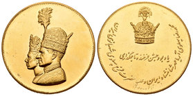 Irán. Medalla. 1346H (1967). Au. 34,28 g. Coronación de Mohammad Reza Pahlevi. Rayitas. SC-. Est...1200,00.