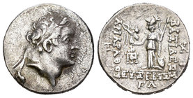Reino Capadocia. Ariarathes VI. Dracma. 130-116 d.C. (Gc-7290). Rev.: Atenea en pie a izquierda con Victoria, lanza y escudo, alrededor leyenda. Ag. 4...