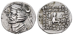 Imperio Parto. Orodes II. Dracma. 57-58 d.C. (Gc-7443). Anv.: Busto del rey a izquierda, arriba creciente y estrella. Rev.: Arquero sentado a derecha,...