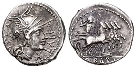 Fabia. Denario. 124 a.C. Norte de Italia. (Ffc-698). Anv.: Cabeza de Roma a derecha, delante X LABEO, detrás ROMA. Rev.: Júpiter en cuadriga a derecha...
