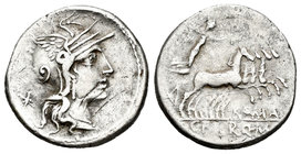 Fabia. Denario. 127 a.C. Norte de Italia. (Ffc-701). (Craw-283/1b). (Cal-572). Anv.: Cabeza de Roma a derecha. Rev.: Victoria con corona en cuadriga a...
