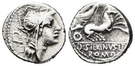 Junia. Denario. 91 a.C. Roma. (Ffc-791). (Craw-337/3v). (Cal-871). Anv.: Cabeza de Roma a derecha, detrás letra. Rev.: Victoria en biga a derecha, enc...