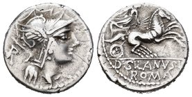 Junia. Denario. 91 a.C. Roma. (Ffc-791). (Craw-337/3v). (Cal-871). Anv.: Cabeza de Roma a derecha, detrás R. Rev.: Victoria en biga a derecha, encima ...