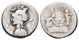 Licinia. Denario. 113-112 a.C. Incierta. (Ffc-802). (Craw-292/1). (Cal-888). Anv.: Cabeza de Roma a izquierda, con escudo y lanza sobre el hombre, enc...