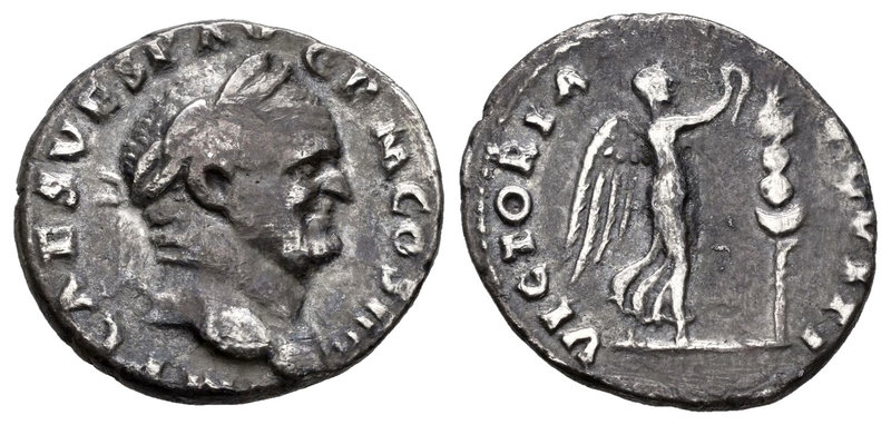 Vespasiano. Denario. 72 d.C. Roma. (Spink-2317). (Ric-52). Rev.: VICTORIA AVGVST...